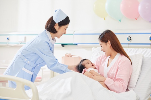 How to treat moderate hydronephrosis accompanied by low fever